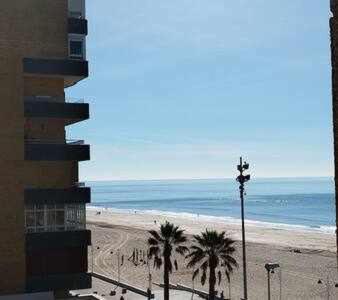 Encantador Apartamento Frente A La Playa Victoria Apartment Cádiz Exterior photo